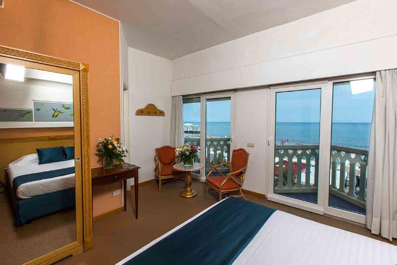 City Hotel 4*