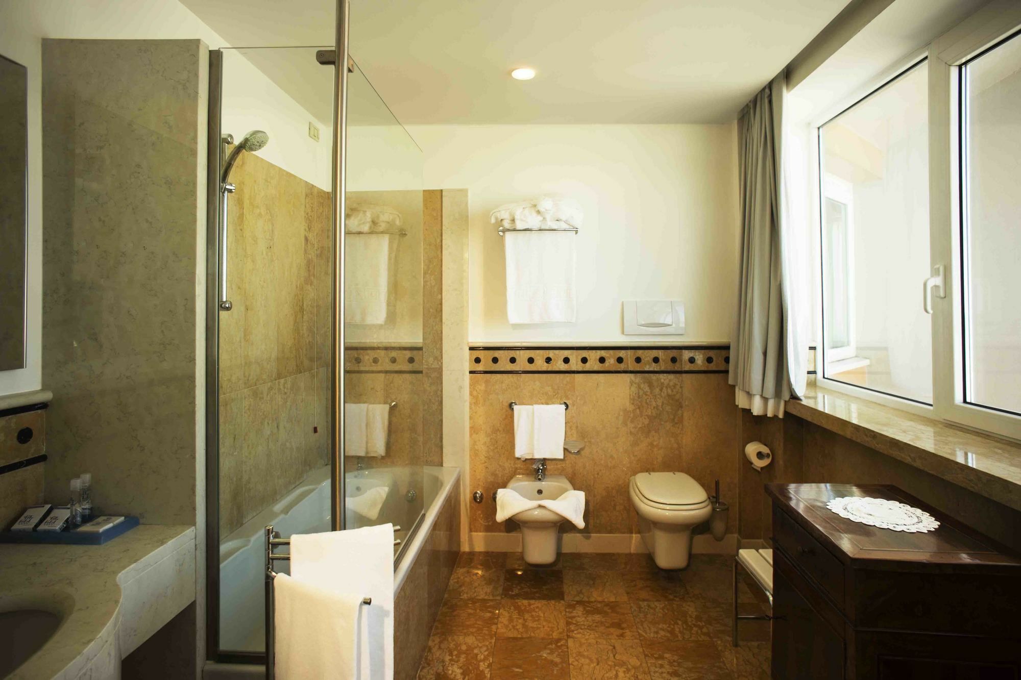 City Hotel Hotel 4*
