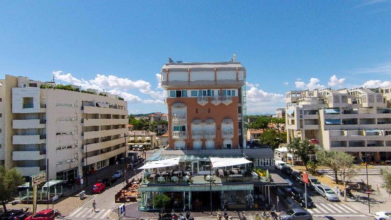 City Hotel